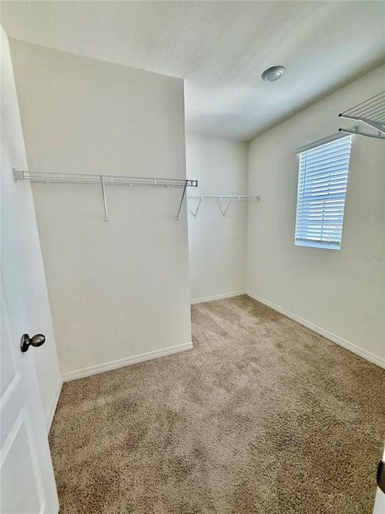 合同活跃: $2,100 (5 贝兹, 3 浴室, 2522 平方英尺)