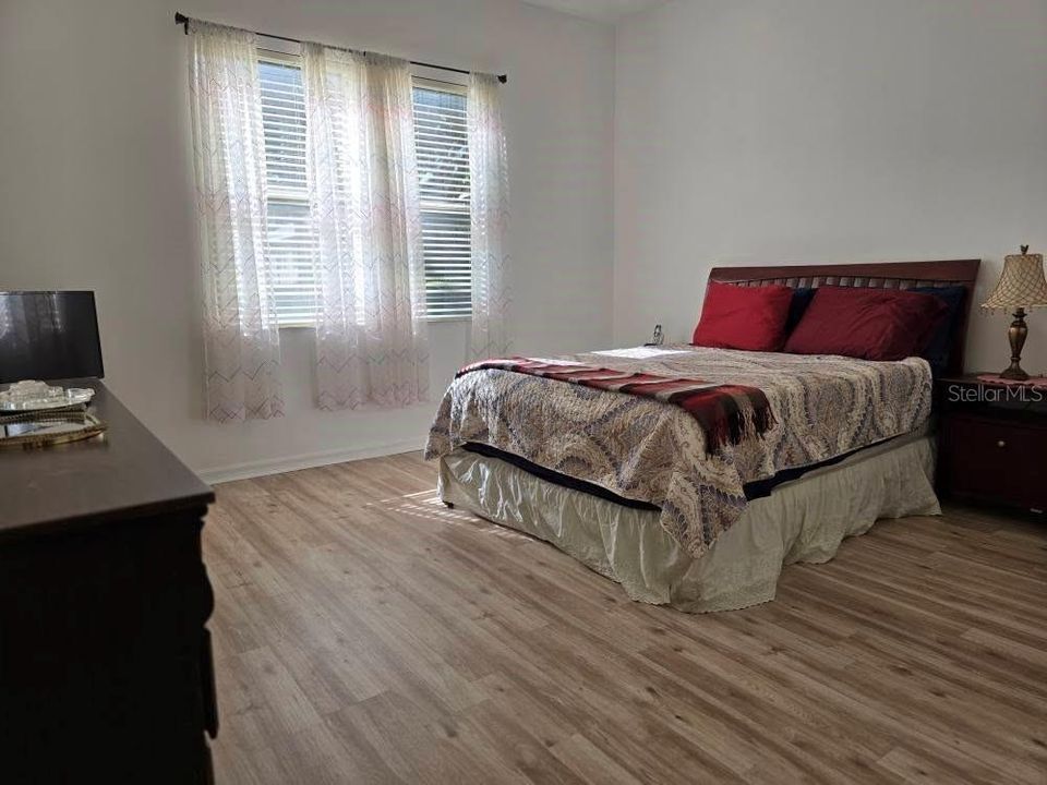 For Sale: $330,000 (3 beds, 2 baths, 1974 Square Feet)