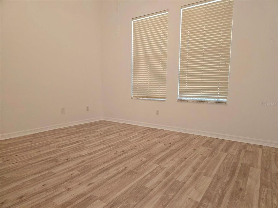 For Sale: $330,000 (3 beds, 2 baths, 1974 Square Feet)