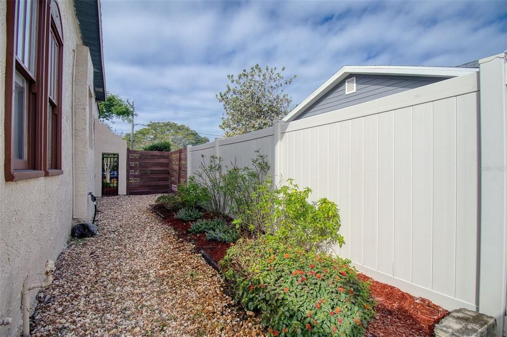 For Sale: $1,300,000 (3 beds, 2 baths, 1654 Square Feet)