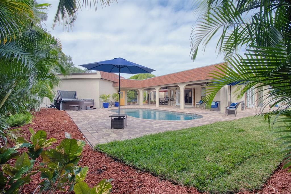 For Sale: $1,300,000 (3 beds, 2 baths, 1654 Square Feet)