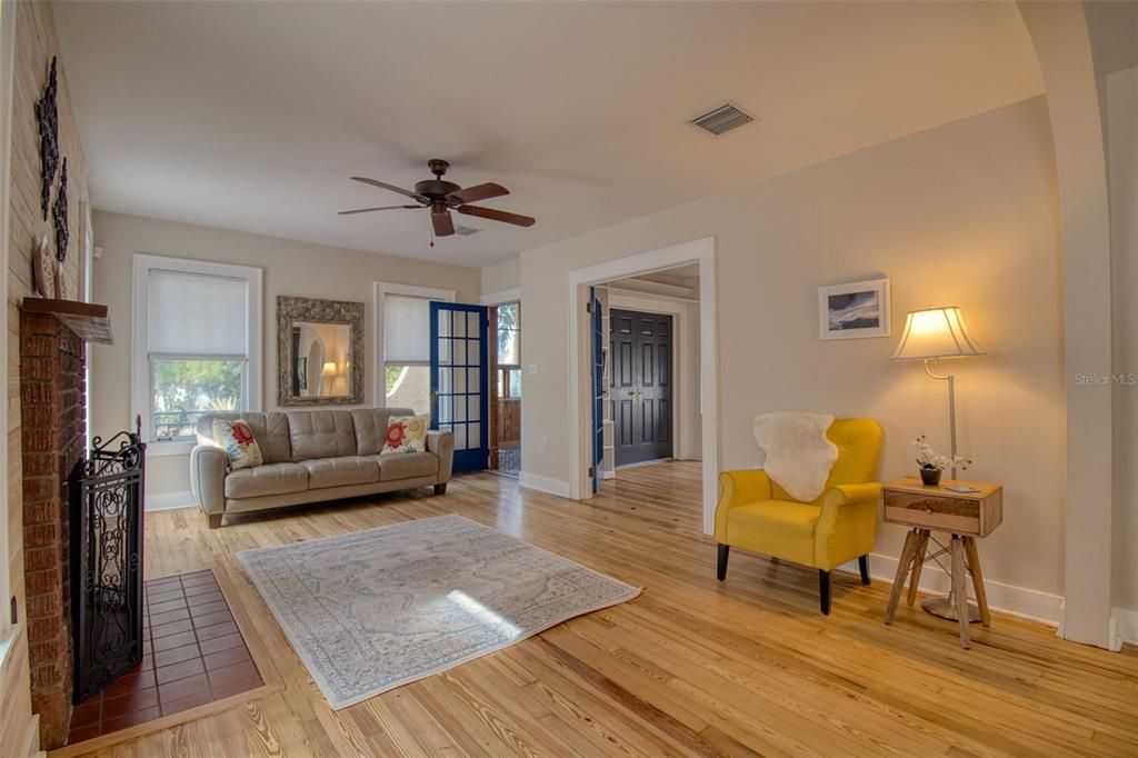 For Sale: $1,300,000 (3 beds, 2 baths, 1654 Square Feet)