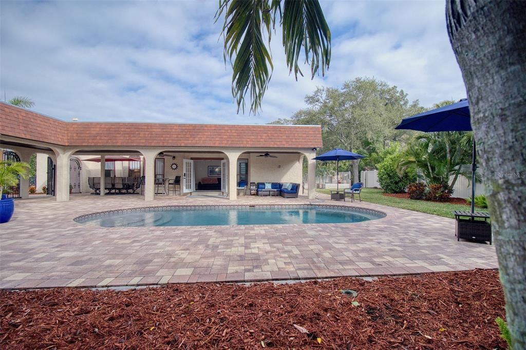 For Sale: $1,300,000 (3 beds, 2 baths, 1654 Square Feet)