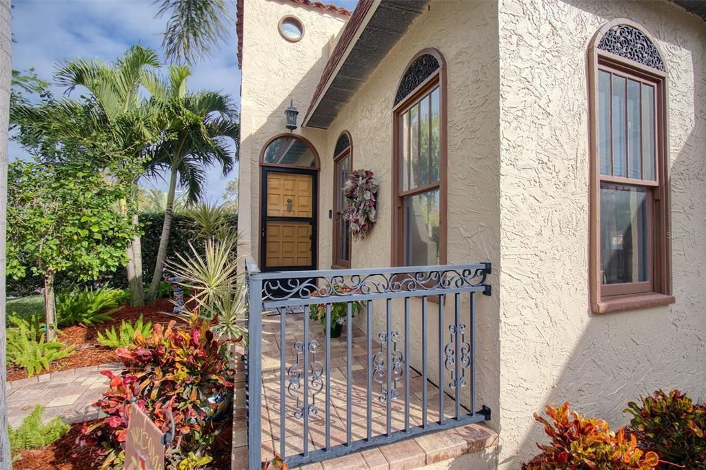 For Sale: $1,300,000 (3 beds, 2 baths, 1654 Square Feet)