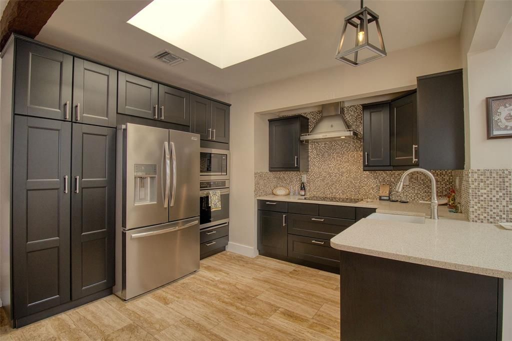 For Sale: $1,300,000 (3 beds, 2 baths, 1654 Square Feet)