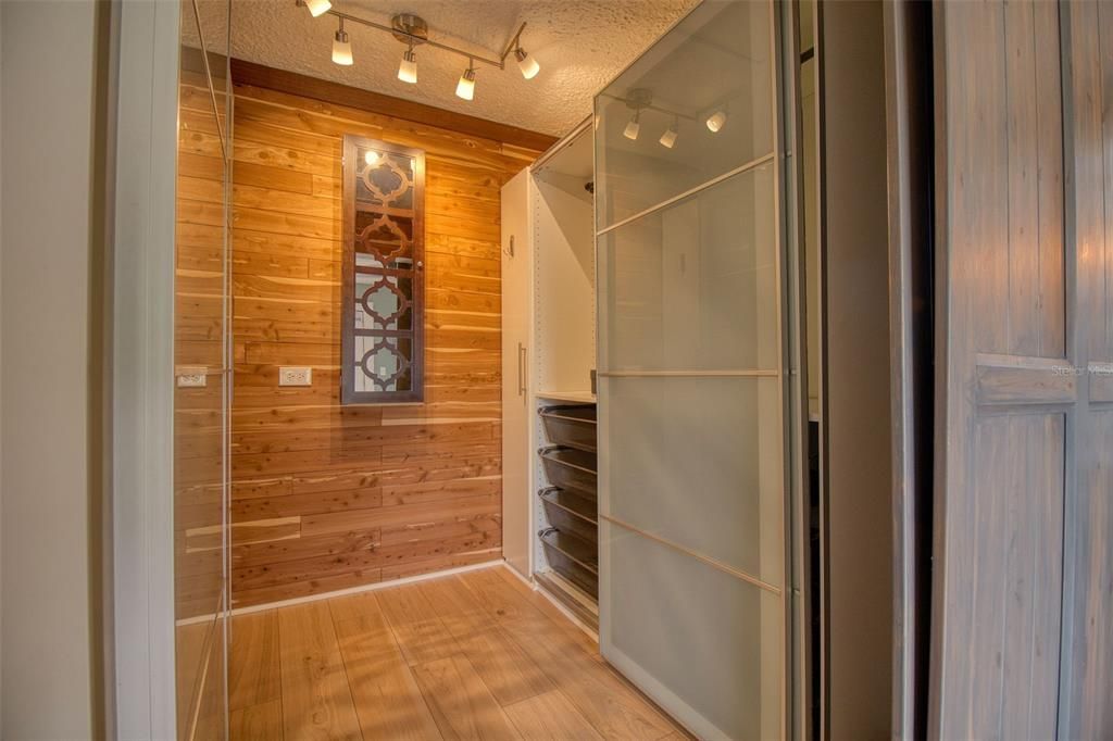 For Sale: $1,300,000 (3 beds, 2 baths, 1654 Square Feet)