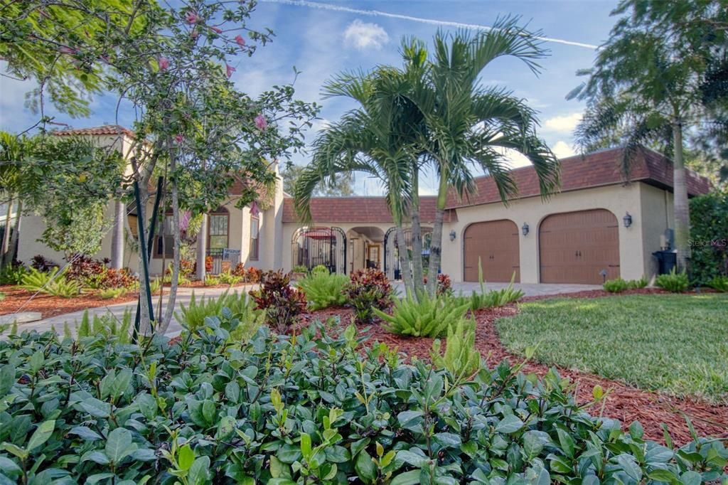 For Sale: $1,300,000 (3 beds, 2 baths, 1654 Square Feet)