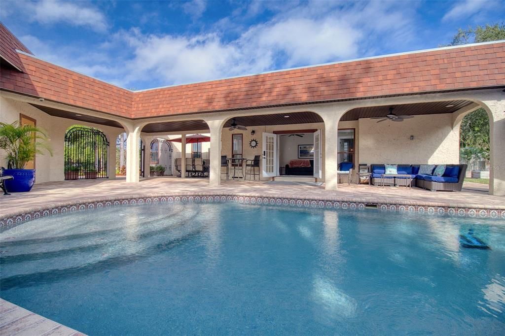 For Sale: $1,300,000 (3 beds, 2 baths, 1654 Square Feet)