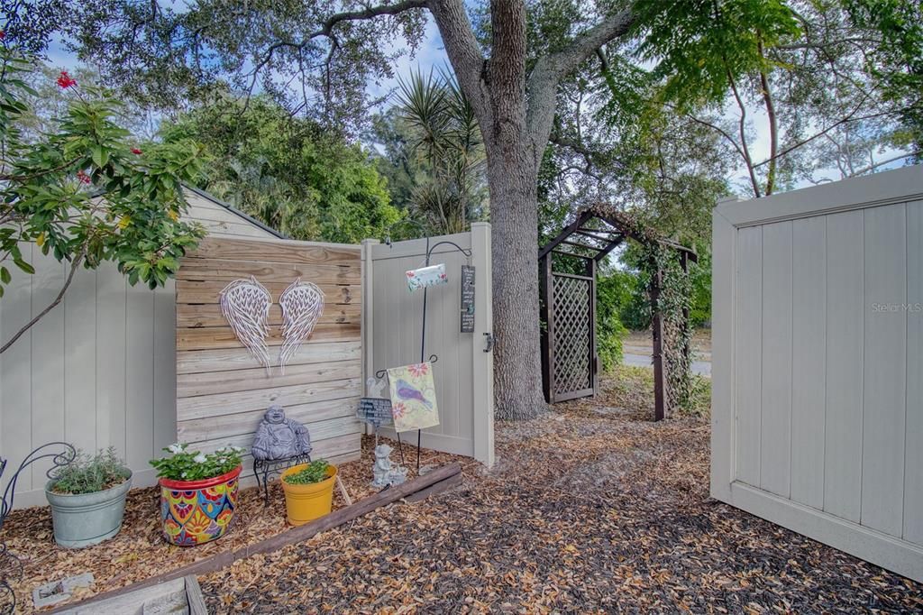 For Sale: $1,300,000 (3 beds, 2 baths, 1654 Square Feet)