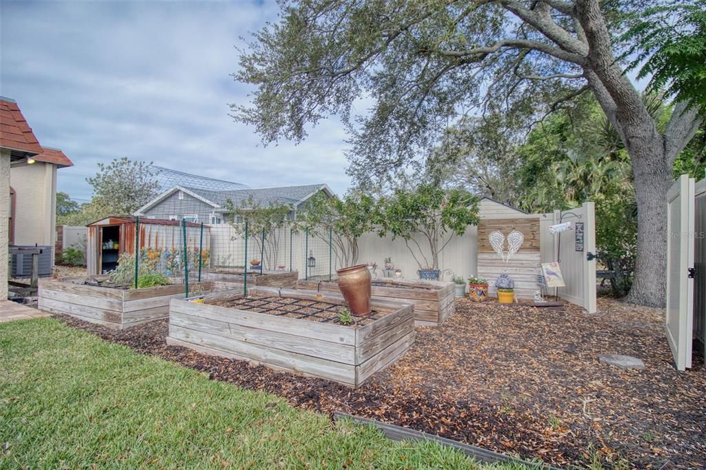 For Sale: $1,300,000 (3 beds, 2 baths, 1654 Square Feet)