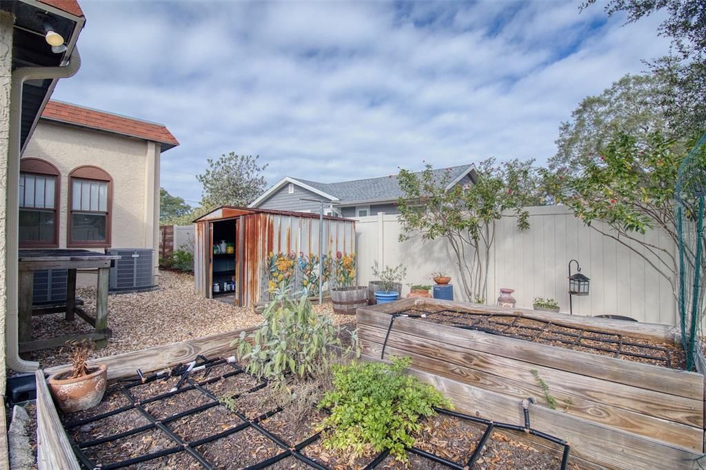 For Sale: $1,300,000 (3 beds, 2 baths, 1654 Square Feet)