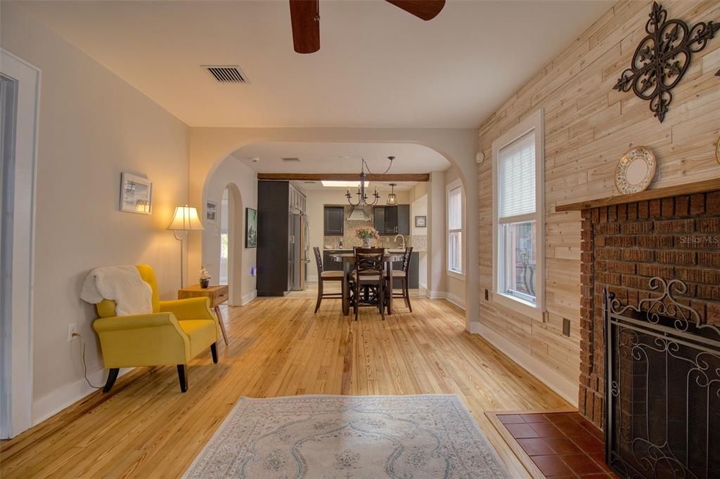 For Sale: $1,300,000 (3 beds, 2 baths, 1654 Square Feet)