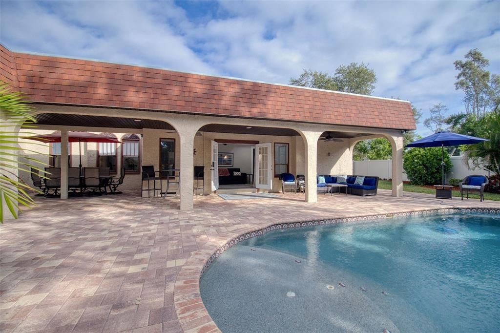 For Sale: $1,300,000 (3 beds, 2 baths, 1654 Square Feet)