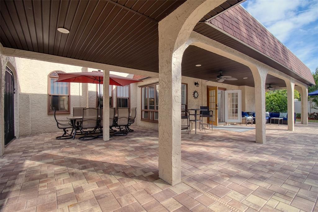 For Sale: $1,300,000 (3 beds, 2 baths, 1654 Square Feet)