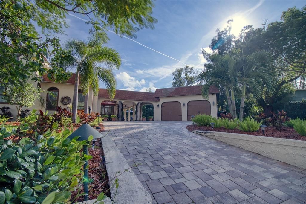 For Sale: $1,300,000 (3 beds, 2 baths, 1654 Square Feet)