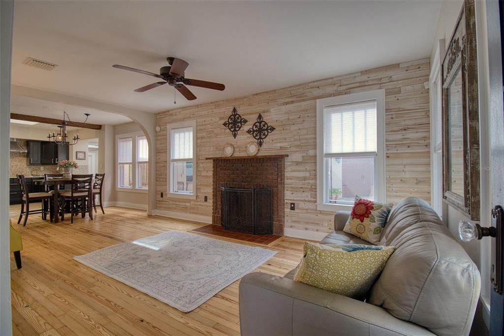 For Sale: $1,300,000 (3 beds, 2 baths, 1654 Square Feet)