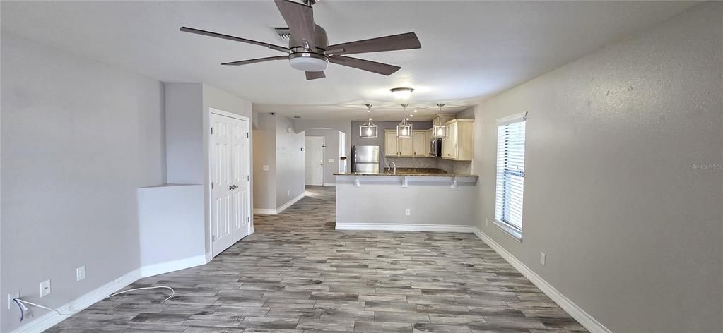 For Sale: $288,450 (4 beds, 2 baths, 1884 Square Feet)