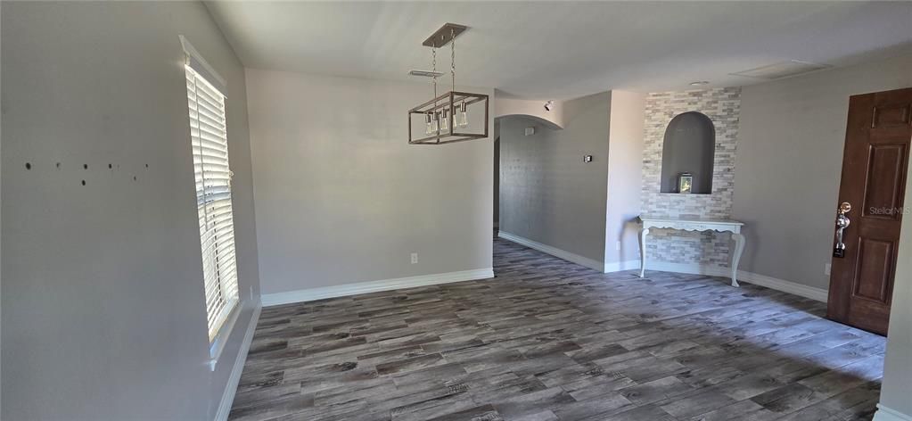 For Sale: $288,450 (4 beds, 2 baths, 1884 Square Feet)