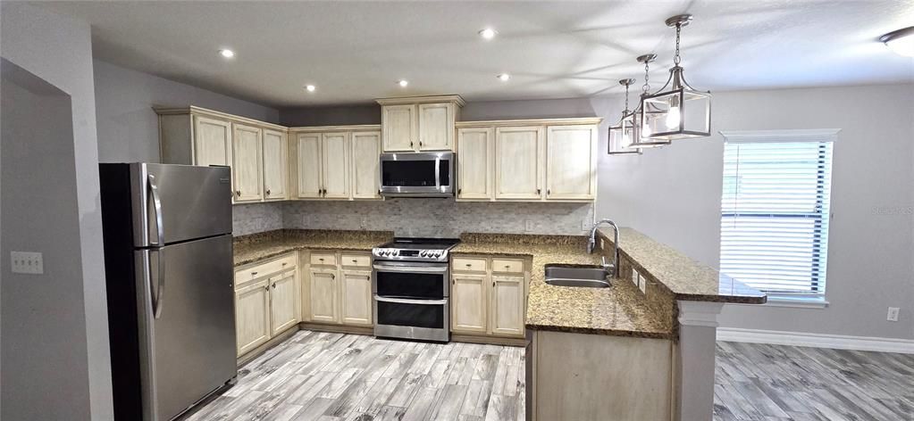 For Sale: $288,450 (4 beds, 2 baths, 1884 Square Feet)