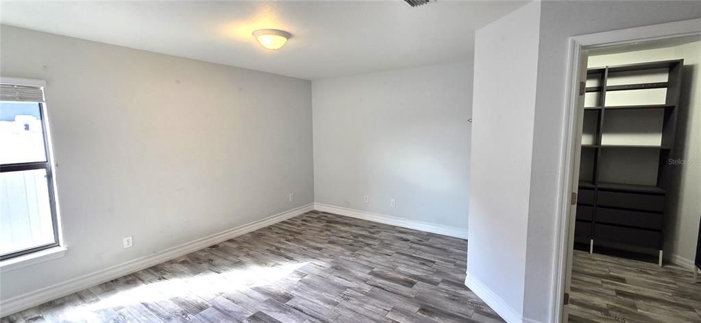 For Sale: $288,450 (4 beds, 2 baths, 1884 Square Feet)