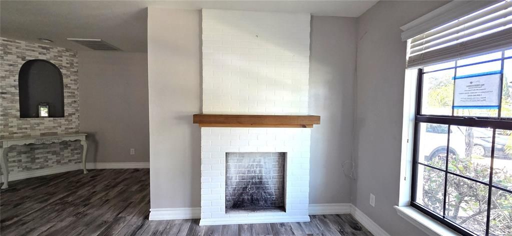 For Sale: $288,450 (4 beds, 2 baths, 1884 Square Feet)