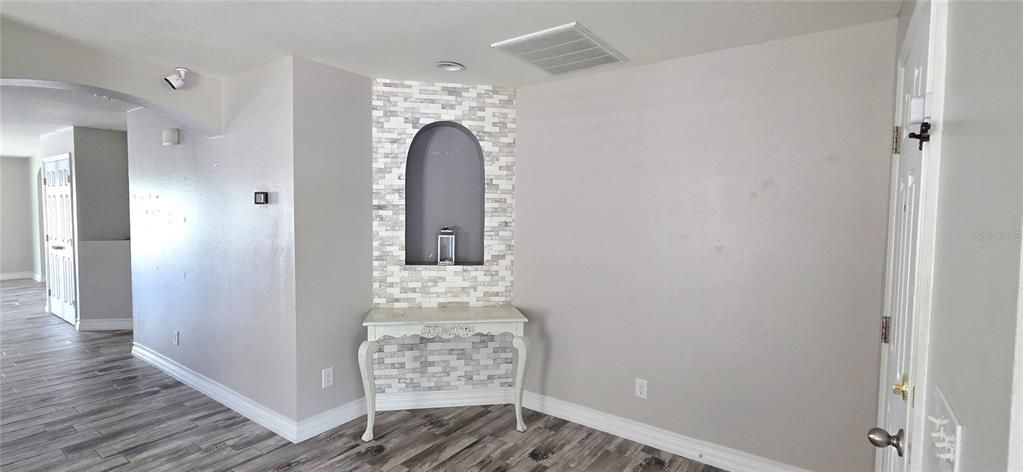 For Sale: $288,450 (4 beds, 2 baths, 1884 Square Feet)