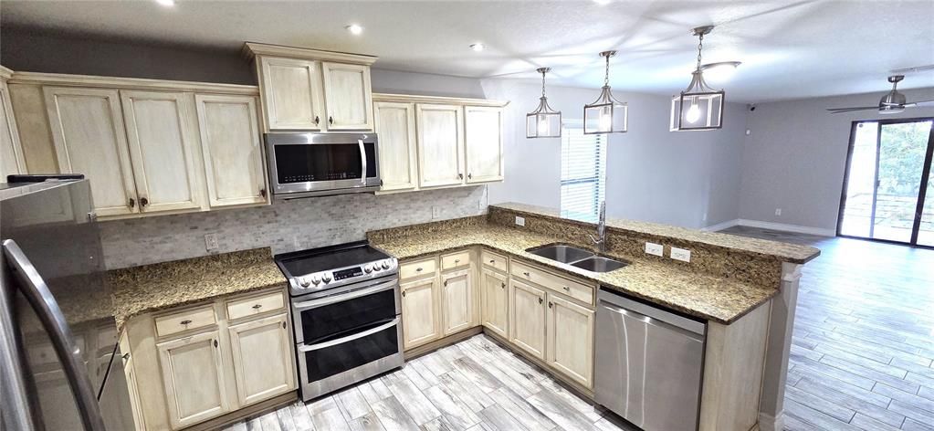 For Sale: $288,450 (4 beds, 2 baths, 1884 Square Feet)