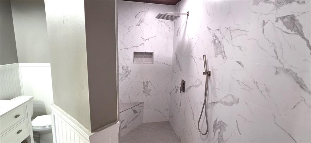 For Sale: $288,450 (4 beds, 2 baths, 1884 Square Feet)