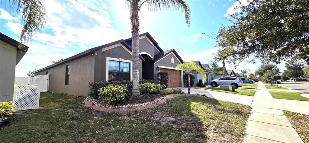 For Sale: $288,450 (4 beds, 2 baths, 1884 Square Feet)