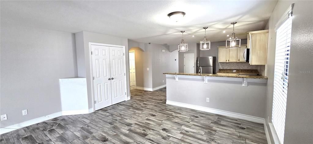 For Sale: $288,450 (4 beds, 2 baths, 1884 Square Feet)