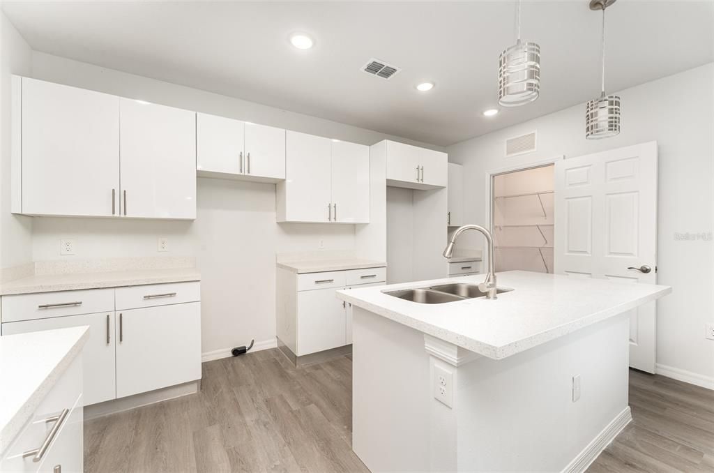 Active With Contract: $280,000 (3 beds, 2 baths, 1662 Square Feet)