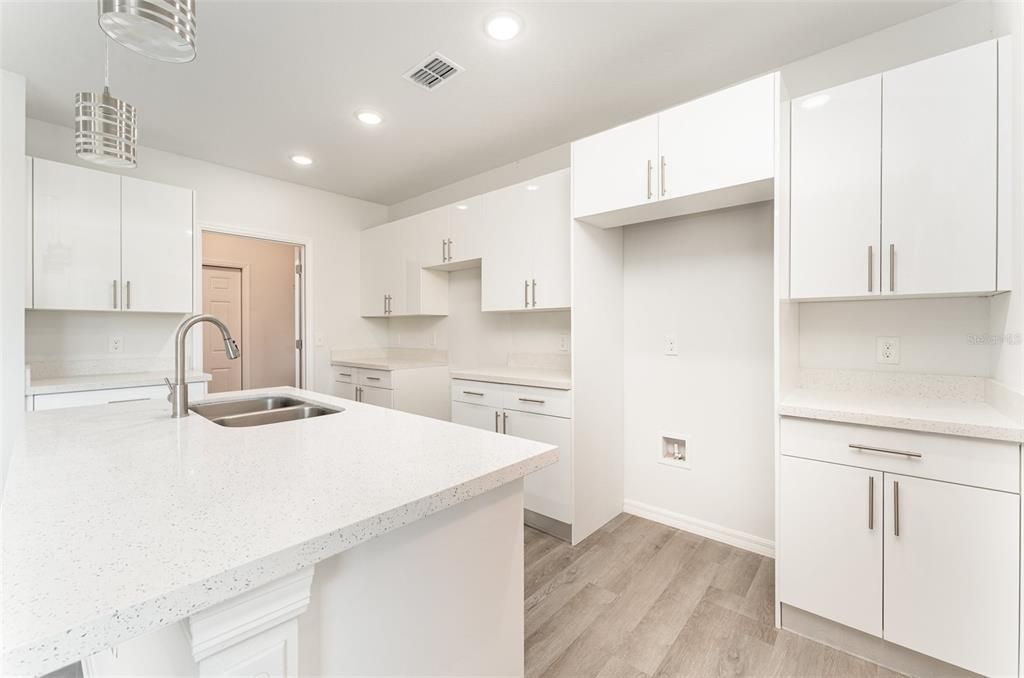 Active With Contract: $280,000 (3 beds, 2 baths, 1662 Square Feet)