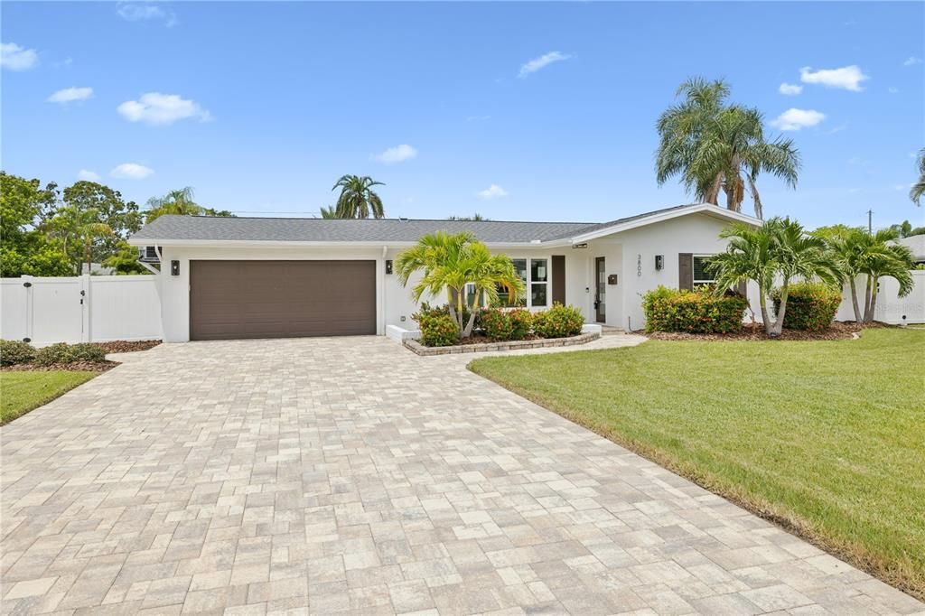 Recientemente alquilado: $5,995 (3 camas, 3 baños, 2252 Pies cuadrados)