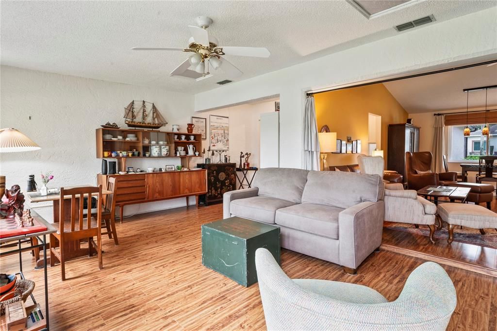 待售: $189,900 (2 贝兹, 2 浴室, 1499 平方英尺)