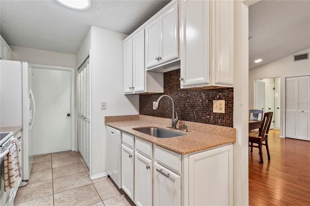 待售: $189,900 (2 贝兹, 2 浴室, 1499 平方英尺)