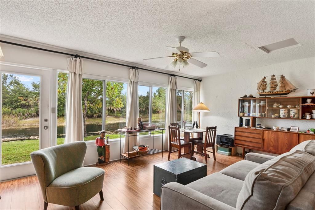 待售: $189,900 (2 贝兹, 2 浴室, 1499 平方英尺)