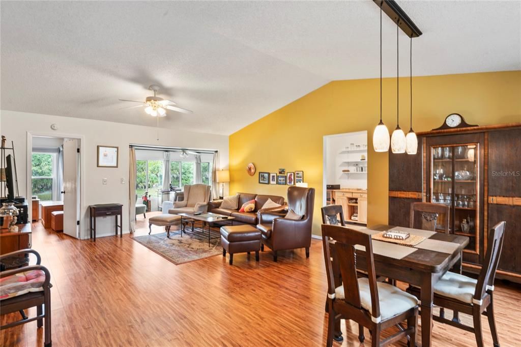 待售: $189,900 (2 贝兹, 2 浴室, 1499 平方英尺)