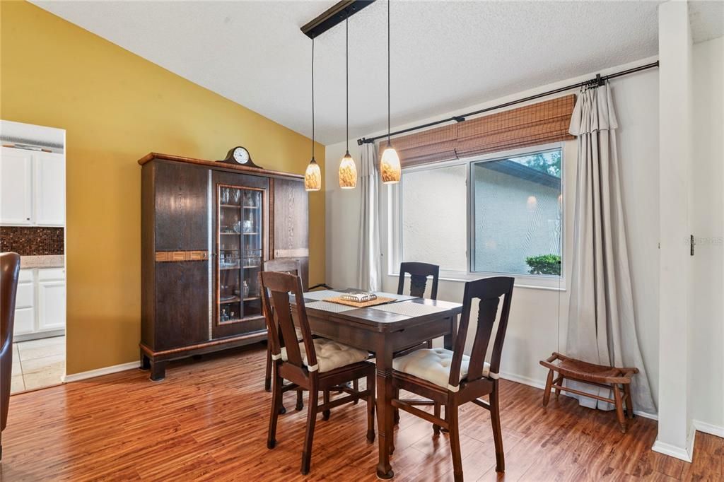 待售: $189,900 (2 贝兹, 2 浴室, 1499 平方英尺)