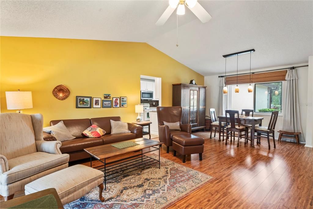 待售: $189,900 (2 贝兹, 2 浴室, 1499 平方英尺)