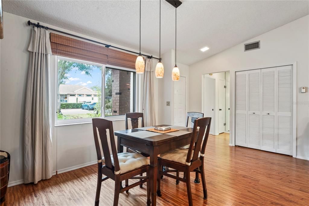 待售: $189,900 (2 贝兹, 2 浴室, 1499 平方英尺)