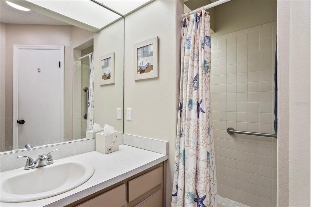 待售: $189,900 (2 贝兹, 2 浴室, 1499 平方英尺)