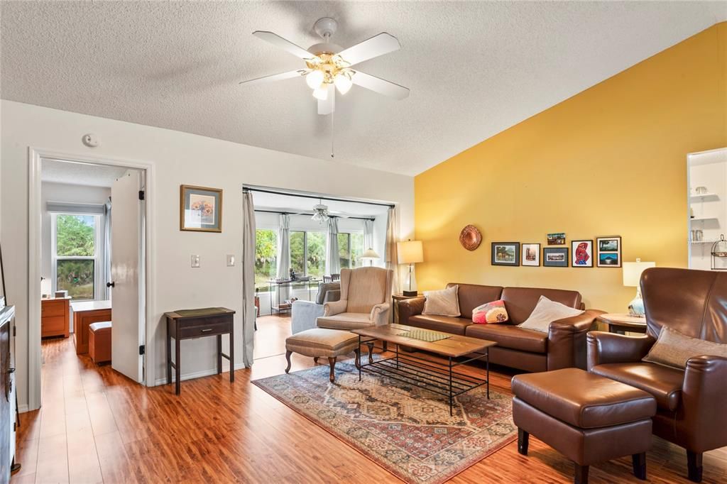 待售: $189,900 (2 贝兹, 2 浴室, 1499 平方英尺)