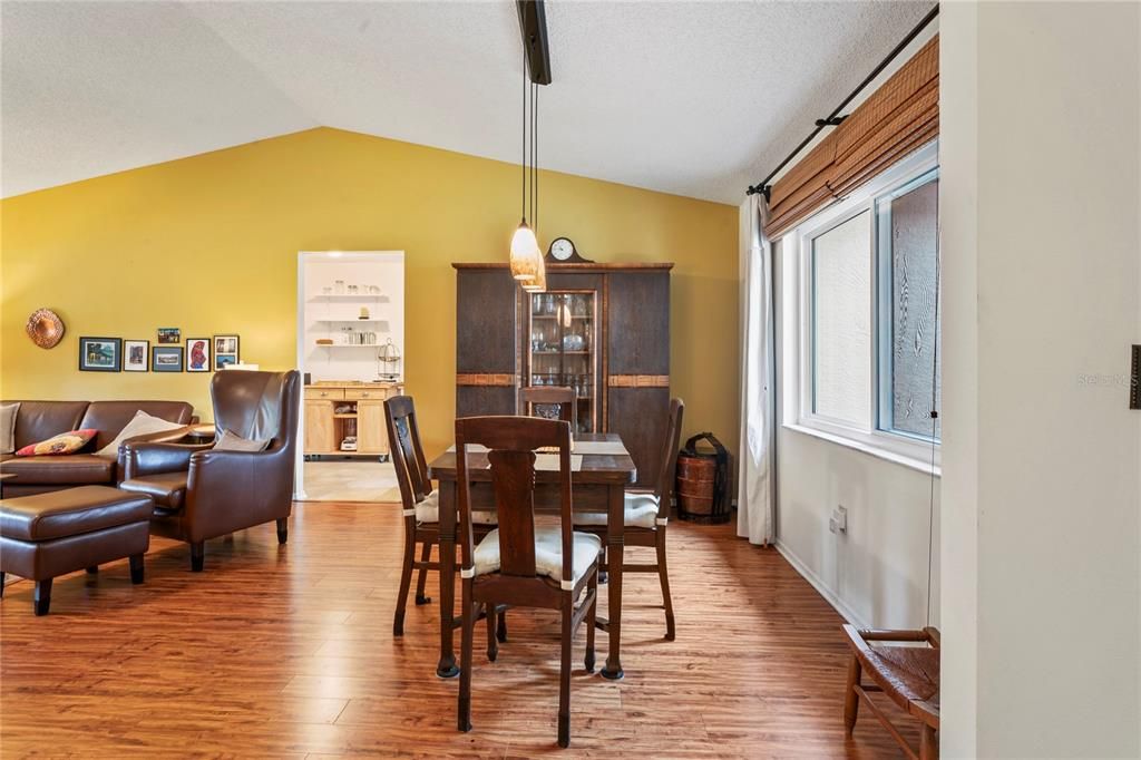 待售: $189,900 (2 贝兹, 2 浴室, 1499 平方英尺)