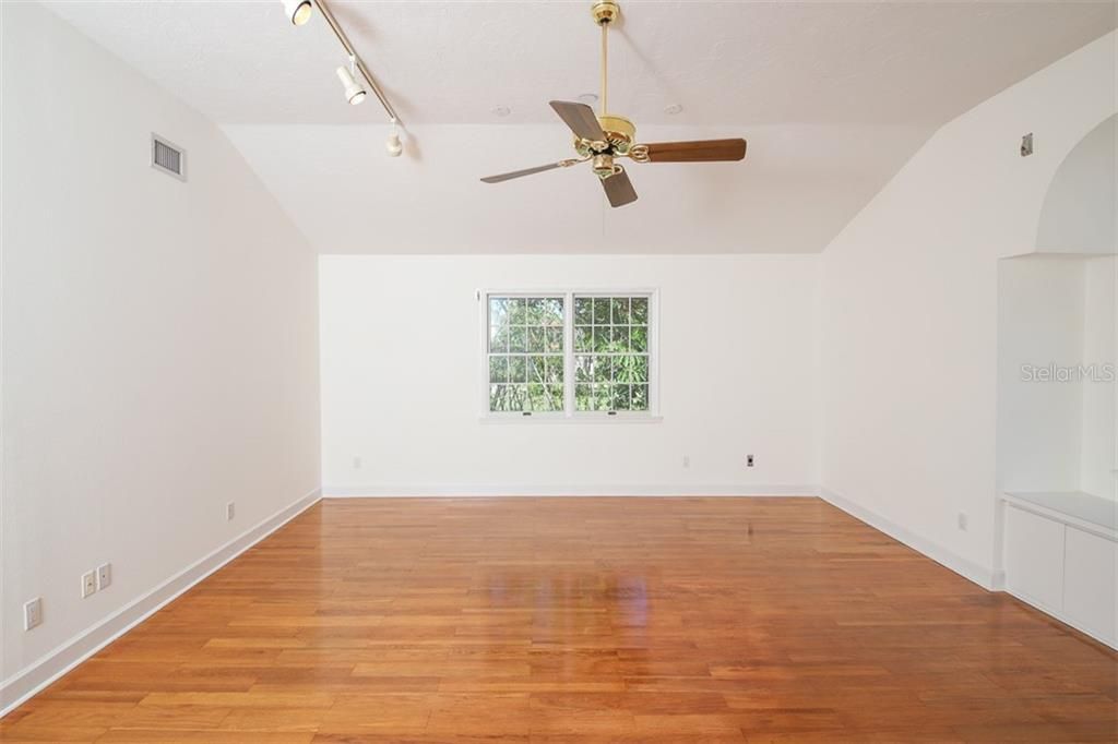 For Rent: $10,500 (5 beds, 3 baths, 4339 Square Feet)