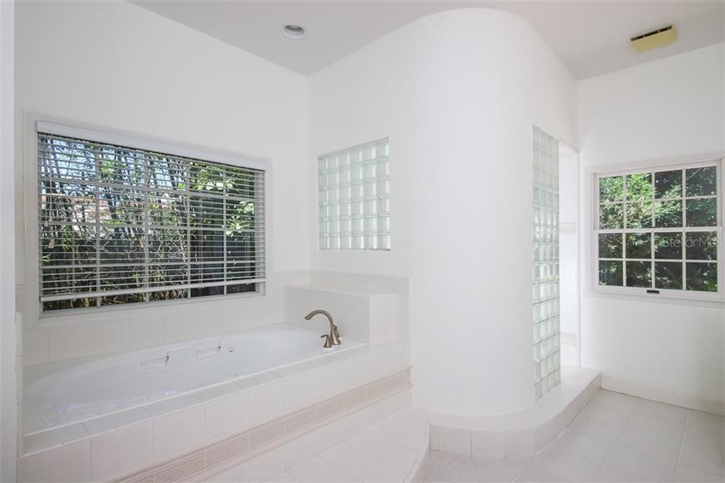 For Rent: $10,500 (5 beds, 3 baths, 4339 Square Feet)