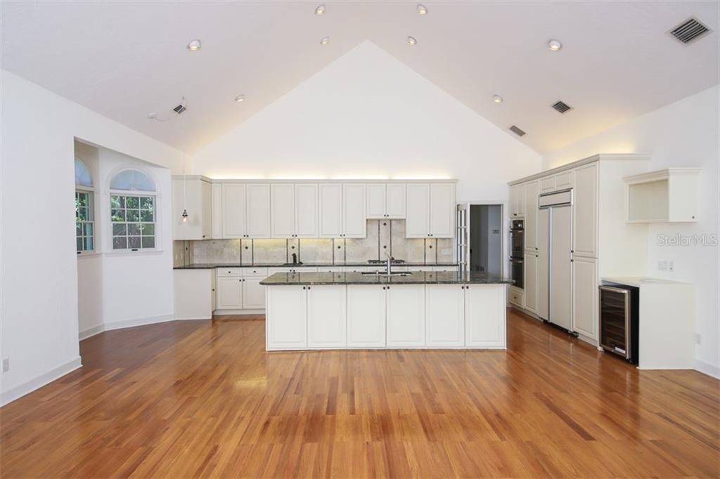 For Rent: $10,500 (5 beds, 3 baths, 4339 Square Feet)