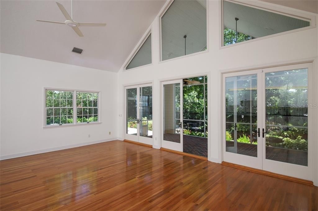 For Rent: $10,500 (5 beds, 3 baths, 4339 Square Feet)