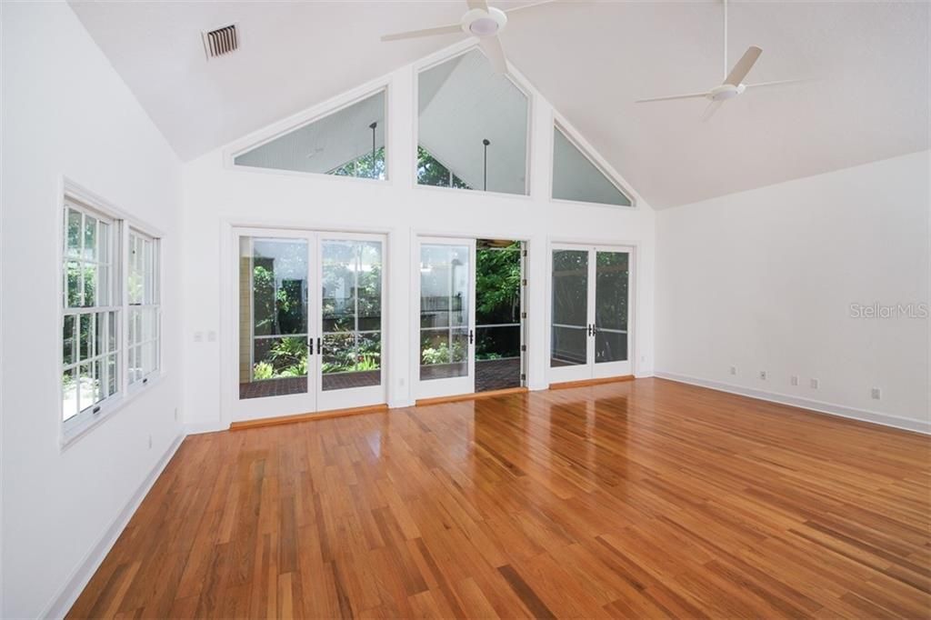 For Rent: $10,500 (5 beds, 3 baths, 4339 Square Feet)