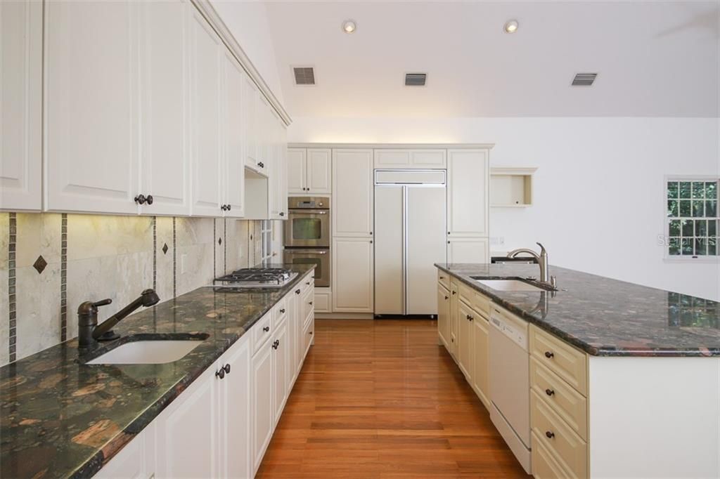 For Rent: $10,500 (5 beds, 3 baths, 4339 Square Feet)