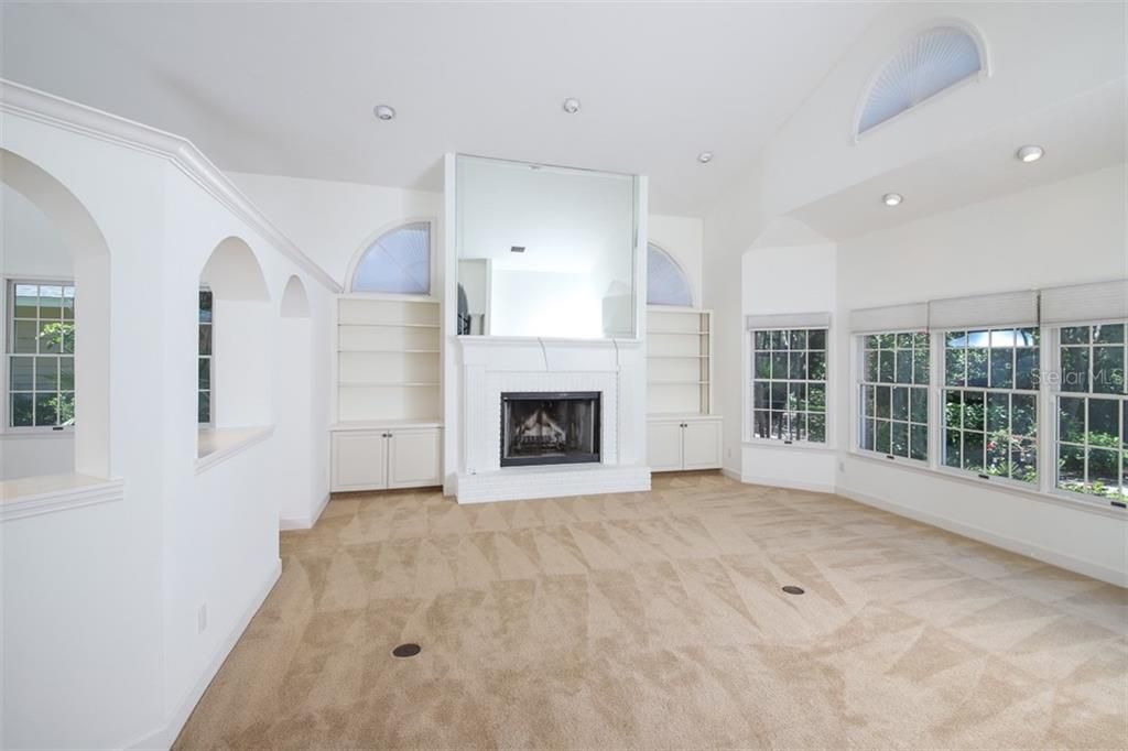 For Rent: $10,500 (5 beds, 3 baths, 4339 Square Feet)